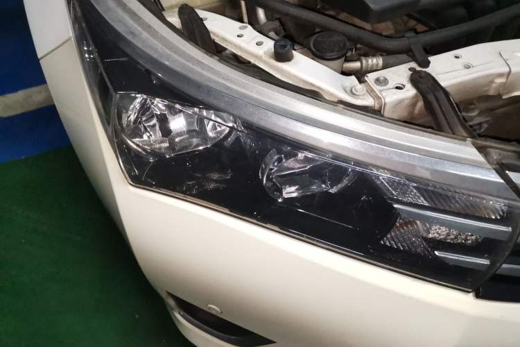 Used Toyota Corolla 2014 1.6L CVT GL-i Right Front Headlight