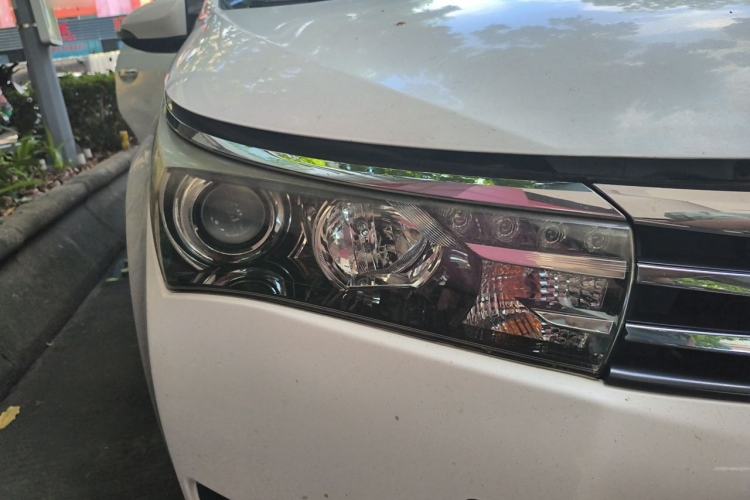 Used Toyota Corolla 2014 1.8L CVT GLX-i Right Front Headlight