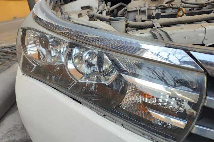 Used Toyota Corolla 2014 1.6L CVT GL-i Right Front Headlight