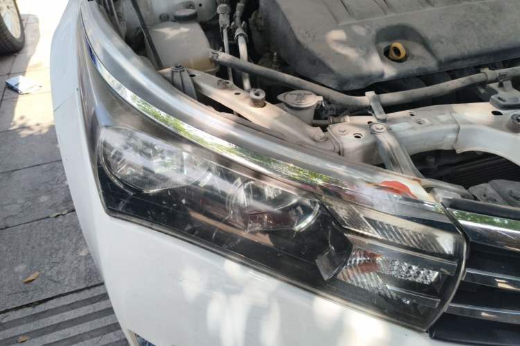 Used Toyota Corolla 2014 1.6L CVT GL-i Right Front Headlight