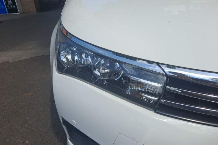 Used Toyota Corolla 2014 1.6L CVT GL-i Right Front Headlight