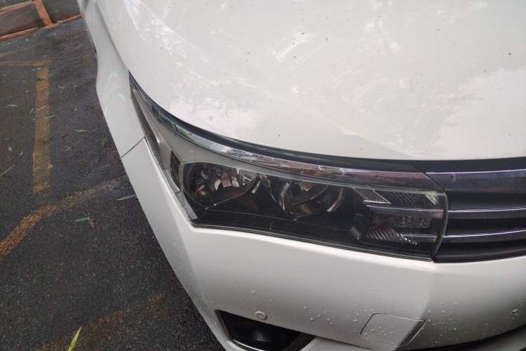 Used Toyota Corolla 2014 1.6L CVT GL-i Right Front Headlight