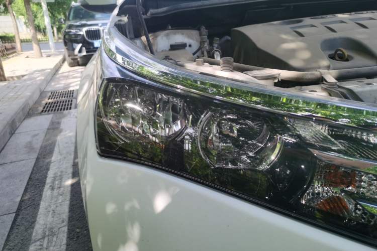 Used Toyota Corolla 2014 1.6L CVT GL-i Right Front Headlight