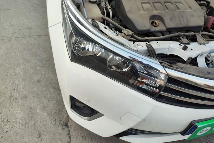 Used Toyota Corolla 2014 1.6L CVT GL-i Right Front Headlight