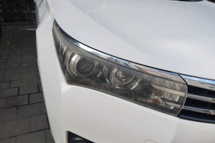 Used Toyota Corolla 2014 1.8L CVT GLX-i Right Front Headlight