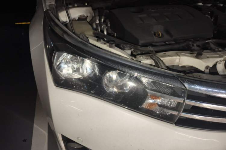 Used Toyota Corolla 2014 1.6L CVT GL-i Right Front Headlight