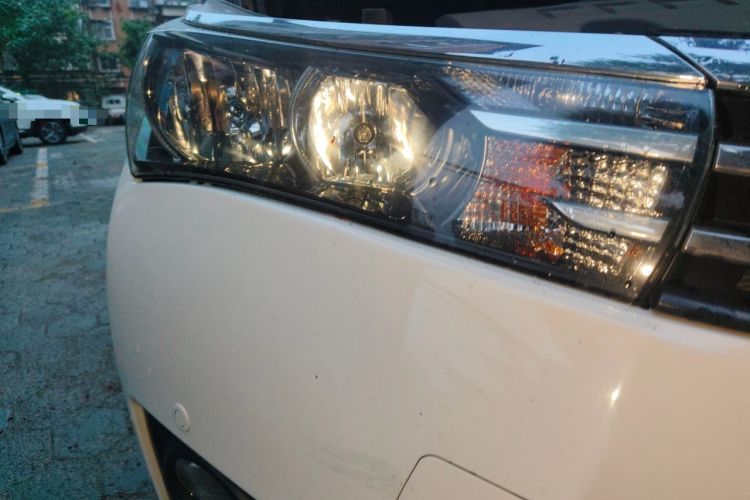 Used Toyota Corolla 2014 1.6L CVT GL-i Leather Edition Right Front Headlight