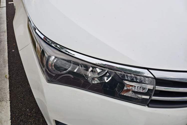 Used Toyota Corolla 2014 1.8L CVT GLX-i Right Front Headlight