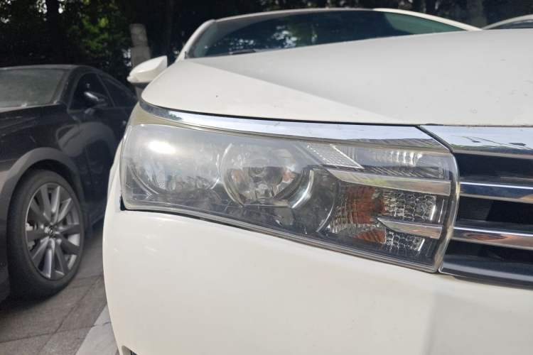 Used Toyota Corolla 2014 1.6L CVT GL Right Front Headlight