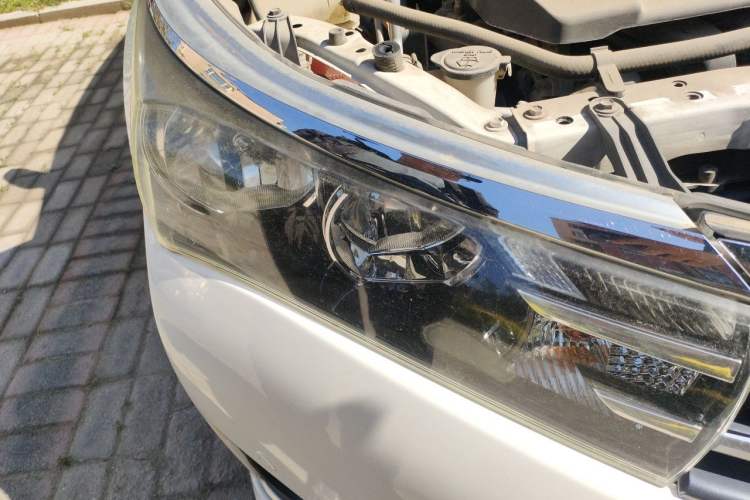 Used Toyota Corolla 2014 1.6L CVT GL-i Right Front Headlight