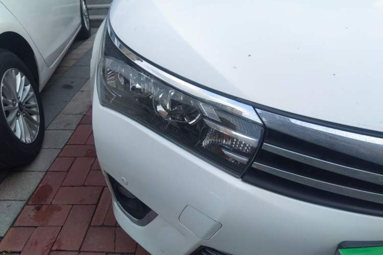 Used Toyota Corolla 2014 1.6L CVT GL-i Right Front Headlight