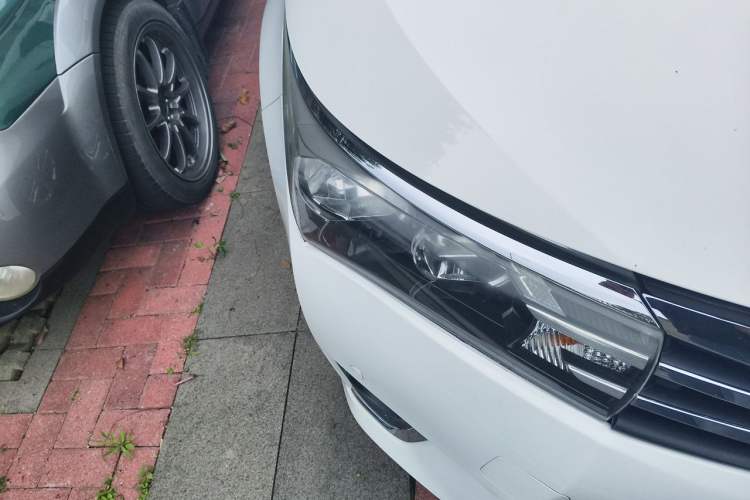 Used Toyota Corolla 2014 1.6L CVT GL-i Right Front Headlight