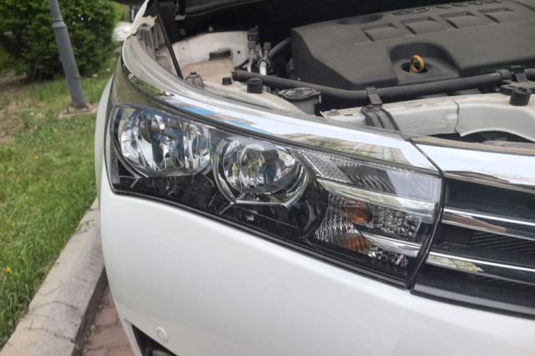 Used Toyota Corolla 2014 1.6L CVT GL-i Right Front Headlight