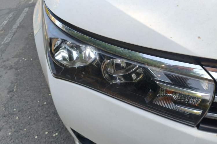 Used Toyota Corolla 2014 1.6L Manual GL Right Front Headlight