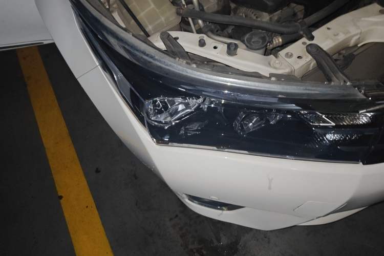 Used Toyota Corolla 2014 1.6L CVT GL-i Right Front Headlight