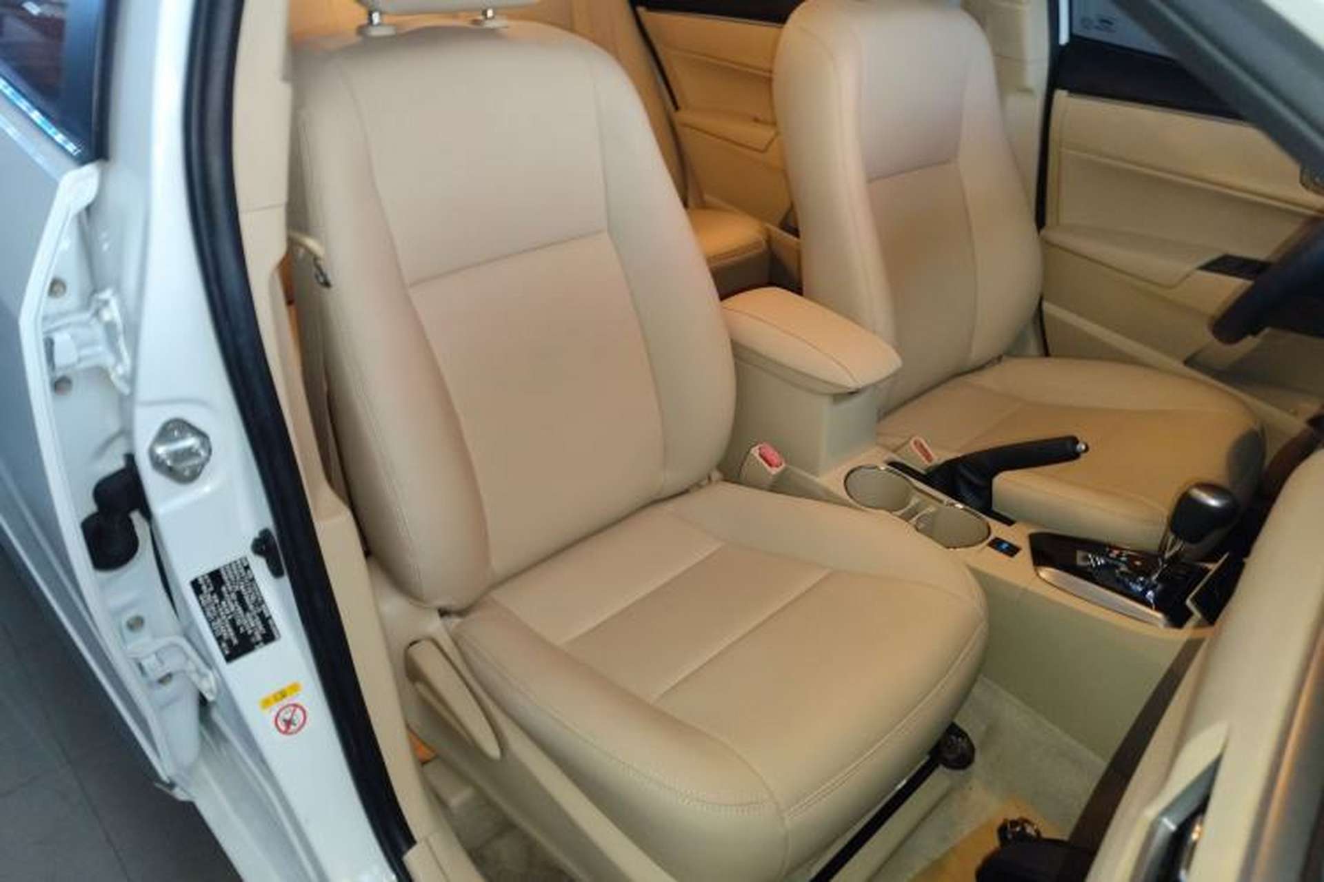 Used Toyota Corolla 2014 1.6L CVT GL-i Right Front Seat