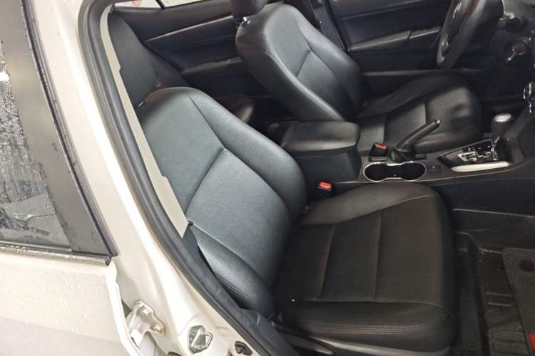 Used Toyota Corolla 2014 1.6L CVT GL-i Right Front Seat