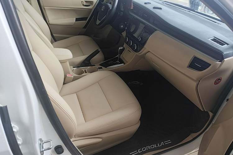 Used Toyota Corolla 2014 1.6L CVT GL-i Right Front Seat