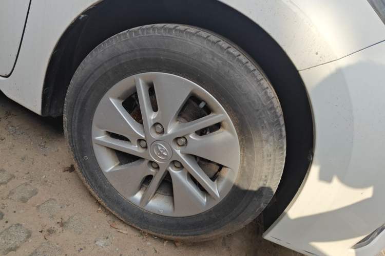 Used Toyota Corolla 2014 1.6L CVT GL Right Front Wheel Hub