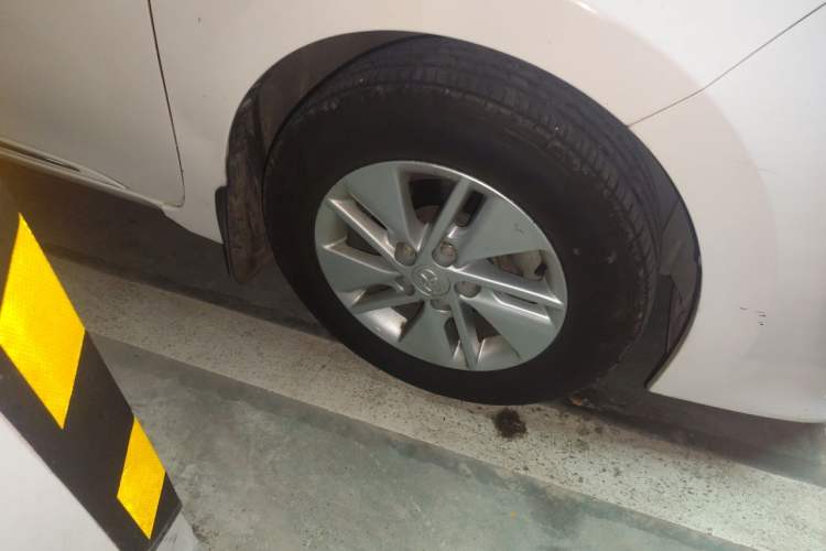 Used Toyota Corolla 2014 1.6L CVT GL-i Right Front Wheel Hub