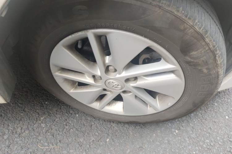Used Toyota Corolla 2014 1.6L CVT GL-i Right Front Wheel Hub