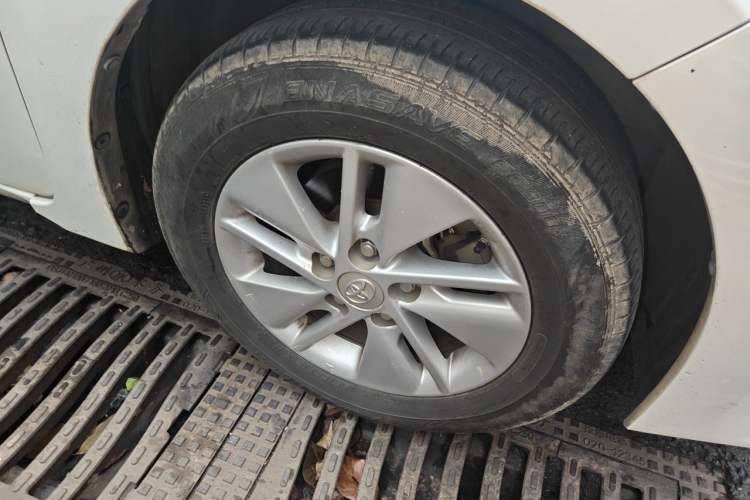 Used Toyota Corolla 2014 1.6L CVT GL-i Right Front Wheel Hub
