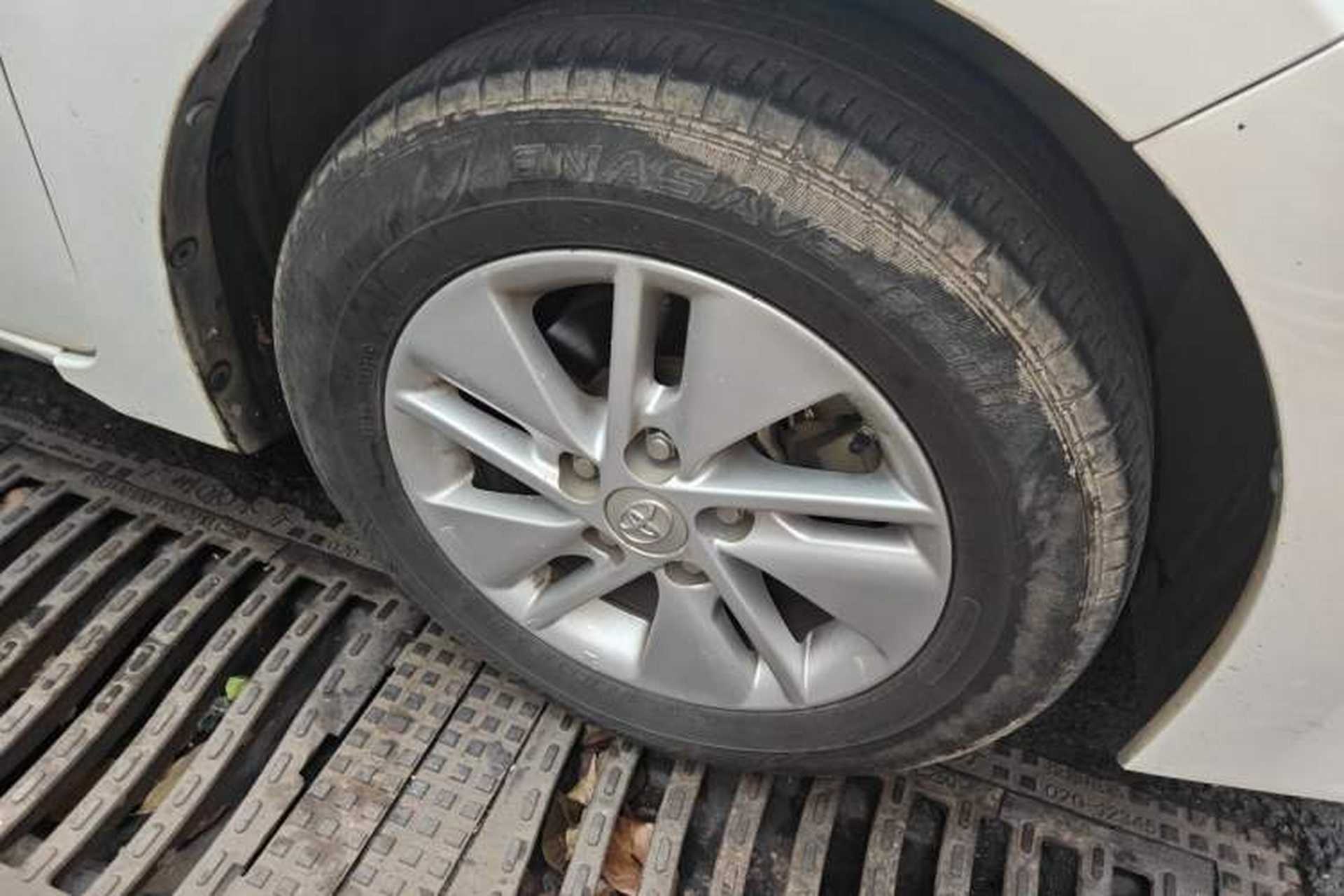 Used Toyota Corolla 2014 1.6L CVT GL-i Right Front Wheel Hub