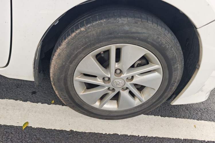 Used Toyota Corolla 2014 1.6L CVT GL Right Front Wheel Hub