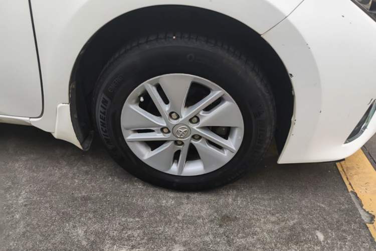 Used Toyota Corolla 2014 1.6L CVT GL Right Front Wheel Hub