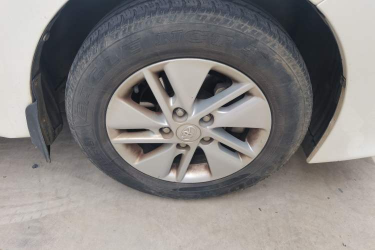 Used Toyota Corolla 2014 1.6L CVT GL Right Front Wheel Hub