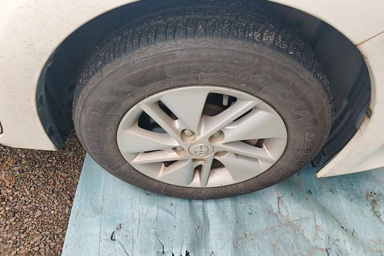 Used Toyota Corolla 2014 1.6L CVT GL-i Right Front Wheel Hub