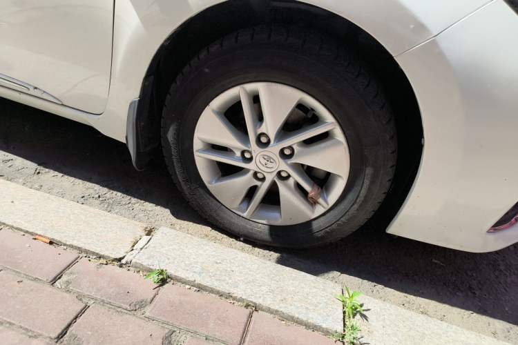 Used Toyota Corolla 2014 1.6L CVT GL-i Right Front Wheel Hub