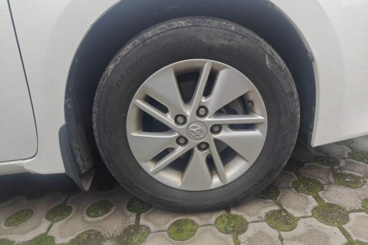 Used Toyota Corolla 2014 1.6L CVT GL-i Right Front Wheel Hub