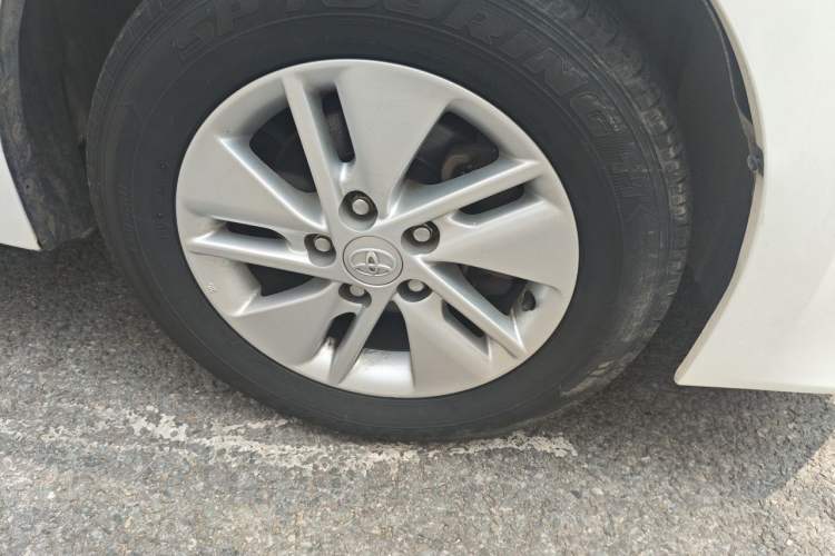 Used Toyota Corolla 2014 1.6L CVT GL Right Front Wheel Hub