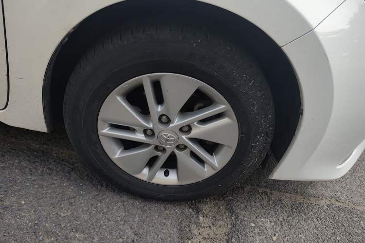 Used Toyota Corolla 2014 1.6L CVT GL-i Right Front Wheel Hub