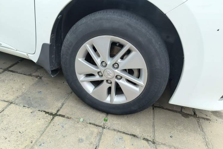Used Toyota Corolla 2014 1.6L CVT GL-i Right Front Wheel Hub