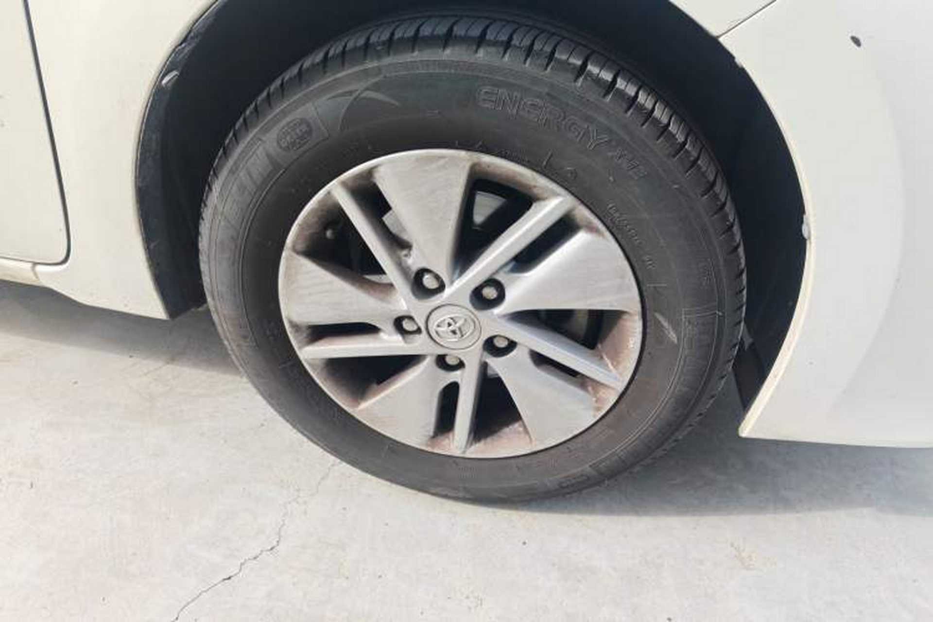 Used Toyota Corolla 2014 1.6L CVT GL Right Front Wheel Hub