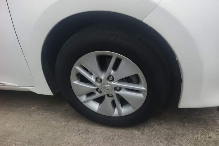 Used Toyota Corolla 2014 1.6L CVT GL-i Right Front Wheel Hub