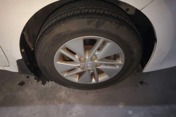 Used Toyota Corolla 2014 1.6L CVT GL Right Front Wheel Hub