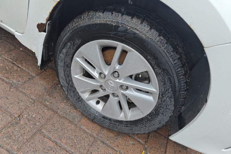 Used Toyota Corolla 2014 1.6L CVT GL Right Front Wheel Hub