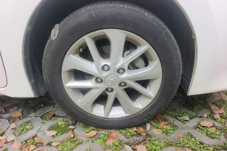 Used Toyota Corolla 2014 1.8L CVT GLX-i Right Front Wheel Hub