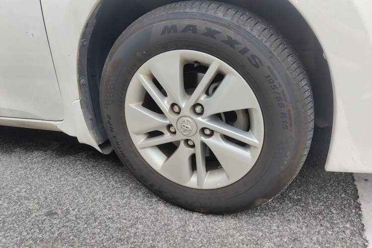 Used Toyota Corolla 2014 1.6L CVT GL Right Front Wheel Hub