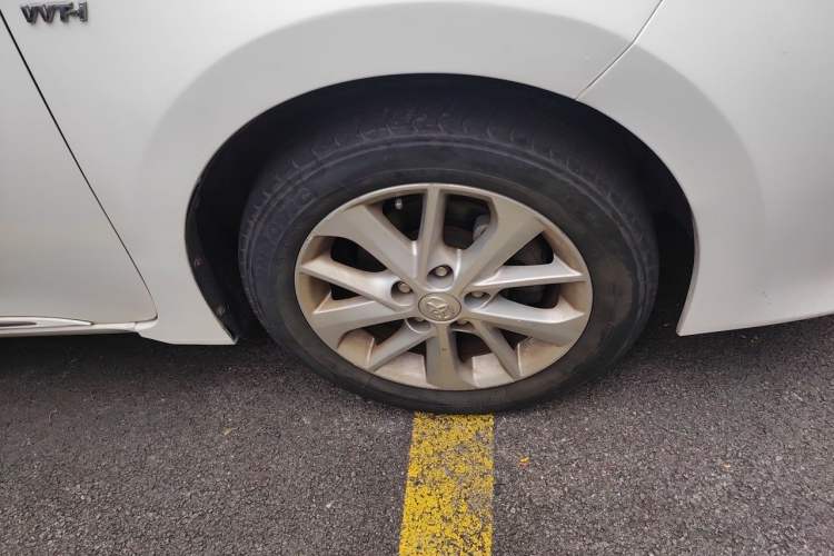 Used Toyota Corolla 2014 1.8L CVT GLX-i Right Front Wheel Hub