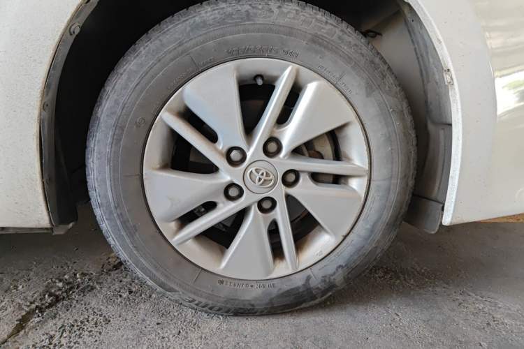 Used Toyota Corolla 2014 1.6L CVT GL Right Front Wheel Hub