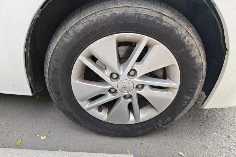 Used Toyota Corolla 2014 1.6L CVT GL-i Right Front Wheel Hub