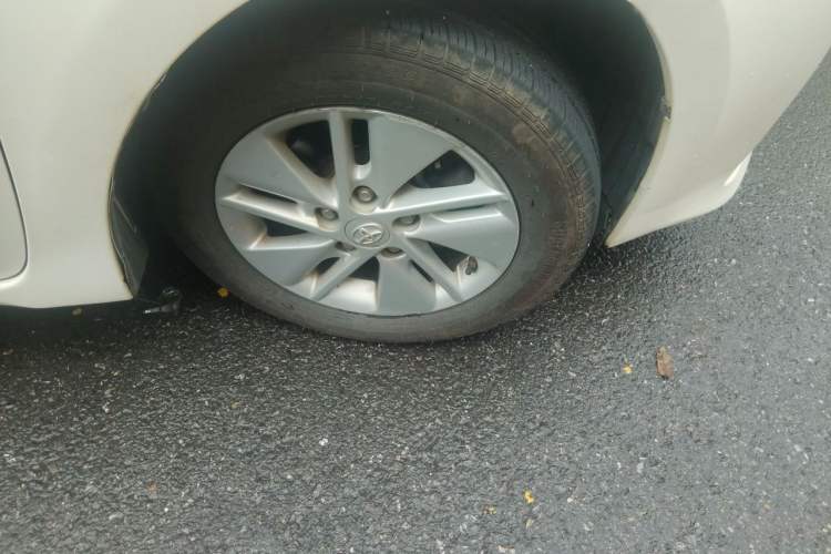 Used Toyota Corolla 2014 1.6L CVT GL Right Front Wheel Hub