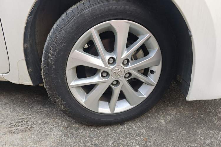 Used Toyota Corolla 2014 1.8L CVT GLX-i Right Front Wheel Hub