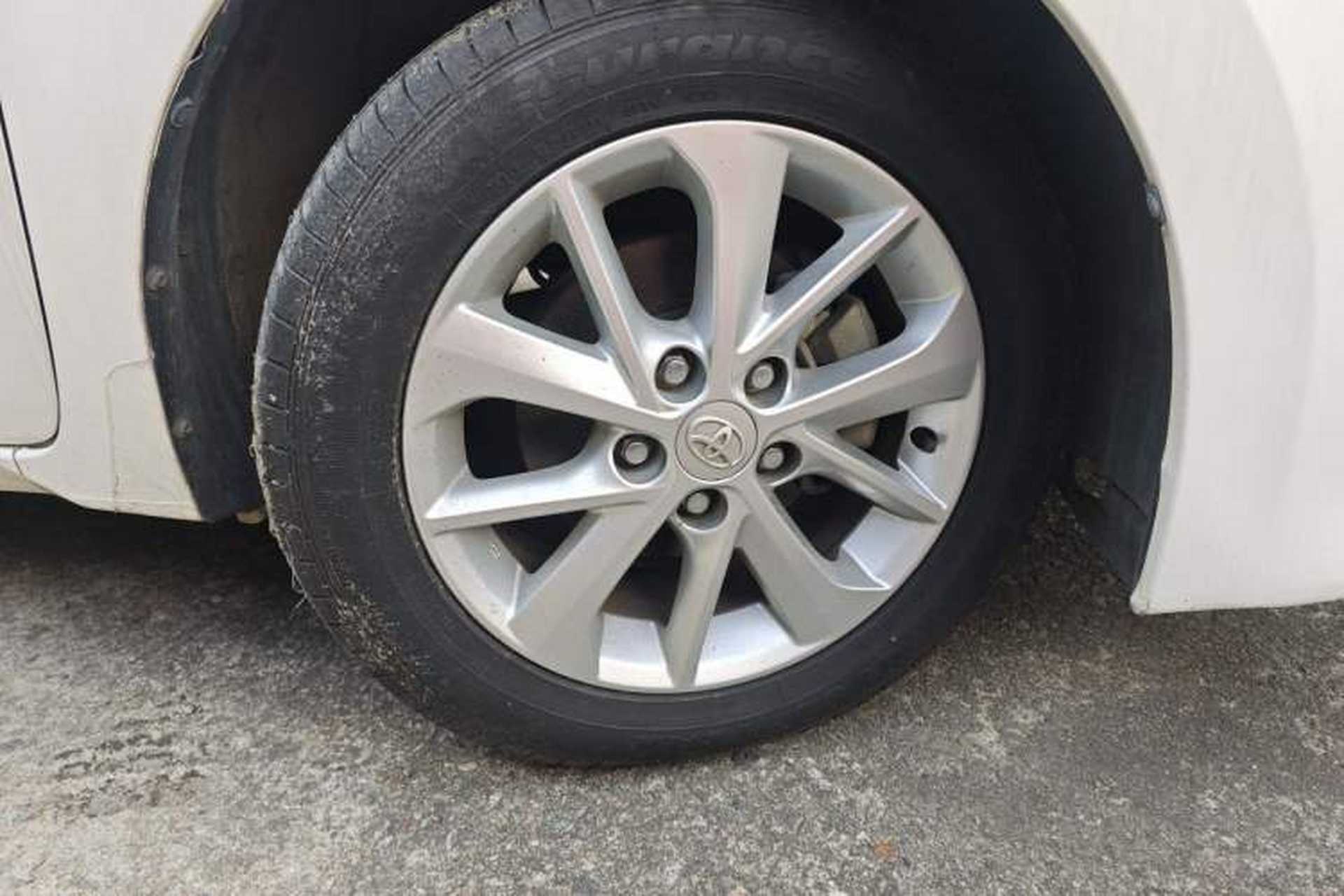 Used Toyota Corolla 2014 1.8L CVT GLX-i Right Front Wheel Hub