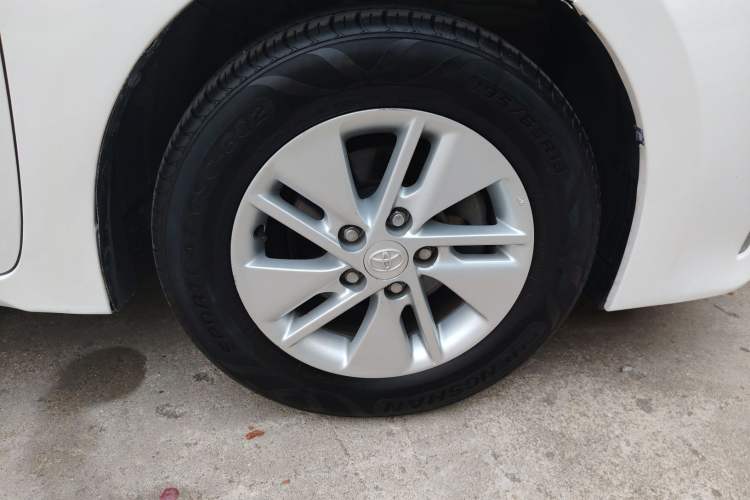 Used Toyota Corolla 2014 1.6L CVT GL-i Right Front Wheel Hub
