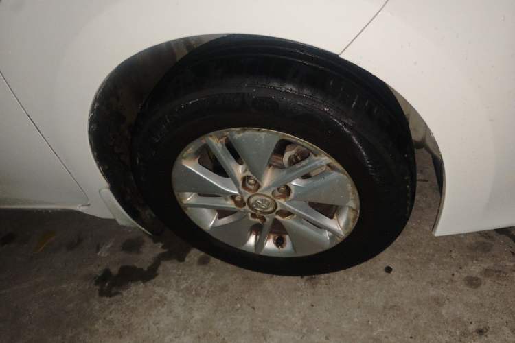 Used Toyota Corolla 2014 1.6L CVT GL Right Front Wheel Hub